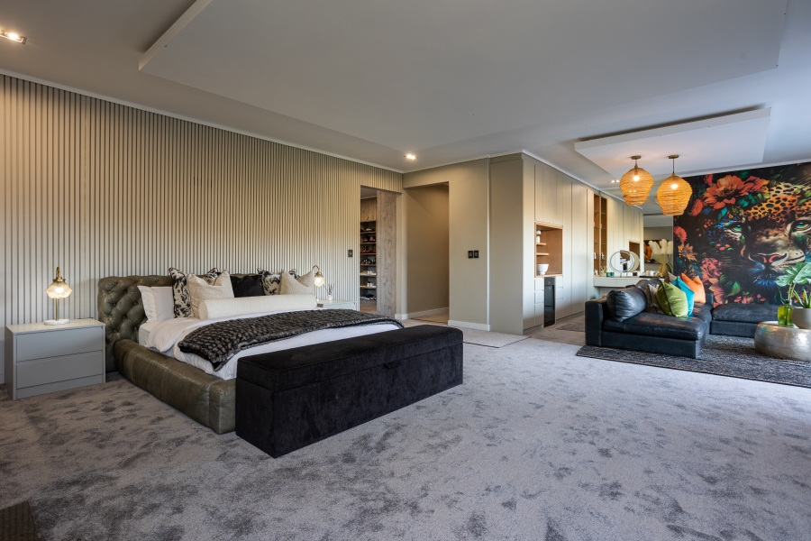 6 Bedroom Property for Sale in Winelands Western Cape